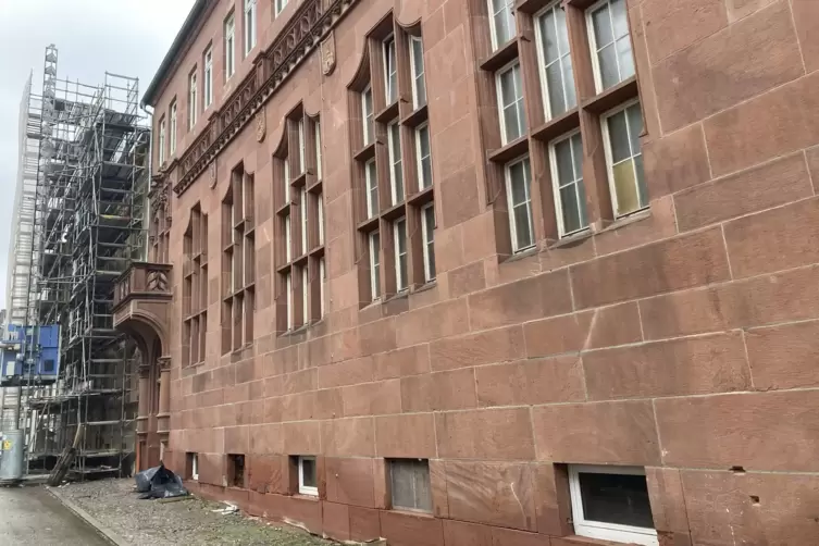 An der Realschule in der Alleestraße sind Feuchtigkeitsschäden entstanden. 