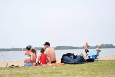 Die Sommerferien sind schon zur Hälfte herum. Manche fahren in den Ferien weg, andere bleiben zuhause. Wir haben bei fünf bekann