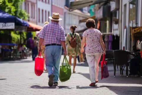 Wer den ganzen Tag für einen Stadtbummel eingeplant hat, muss seit Kurzem auf dem Wurstmarktplatz ein Parkticket lösen. Einzelhä