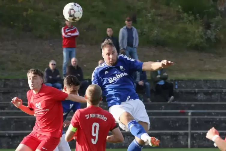 Routinier mit Torriecher: Steffen Mattern, hier noch im Blau-Weiß des SV Hochstellerhof beim A-Klasse-Spiel im vergangenen Oktob