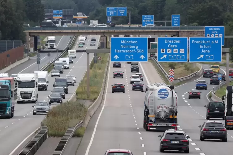 In dem Streit der Koalition geht es auch um ein mögliches Darlehen an die Autobahn-Gesellschaft, die für den Erhalt der deutsche