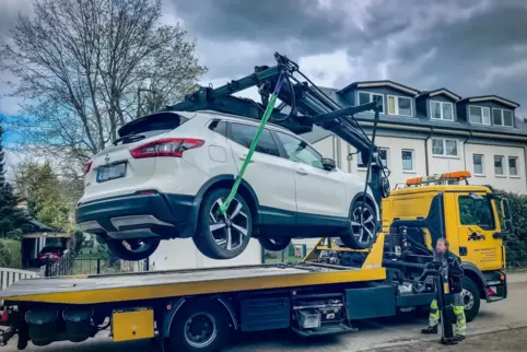 Zwei Autos ließ die Stadt abschleppen.