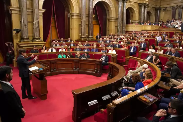 Illa es candidato a las elecciones en Cataluña - Puigdemont ha desaparecido