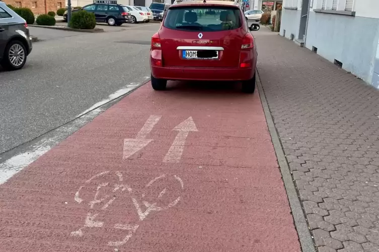 Um die 200 Parksünder erwischt die Verbandsgemeinde pro Jahr. Das Foto entstand allerdings in Homburg. 