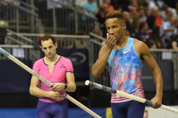 Über viele Jahre hinweg galten Raphael Holzdeppe (rechts) und der Franzose Renaud Lavillenie als große Konkurrenten auf der inte