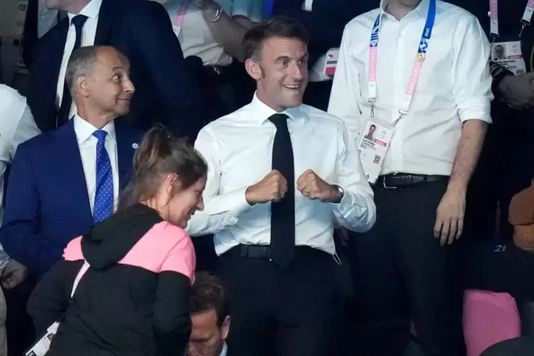 Der Präsident als Fan: Emmanuel Macron bei den olympischen Schwimmwettbewerben.