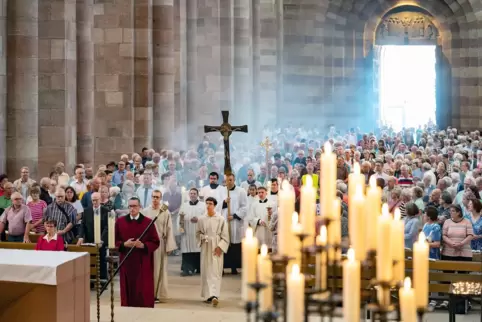 Einzug in den Dom zu Feier des Hochfestes Mariä Himmelfahrt im vergangenen Jahr. 