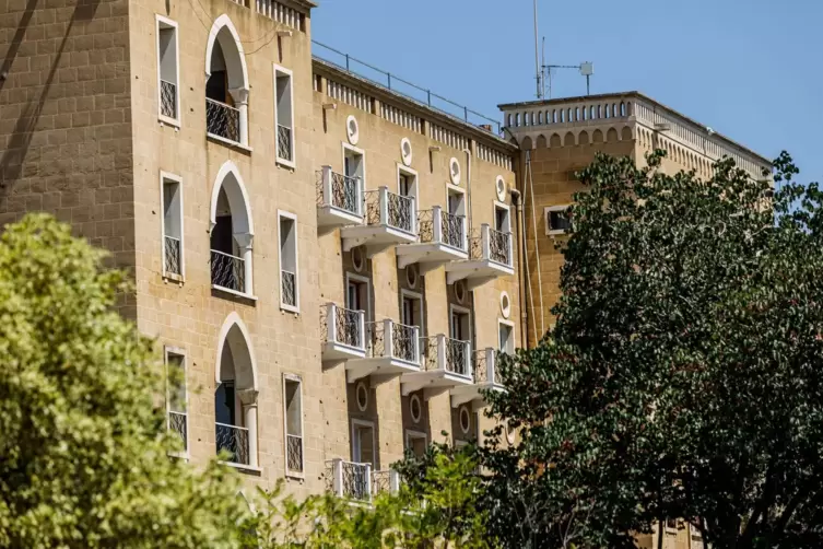 An der einst prächtigen Fassade des Ledra Palace nagt der Zahn der Zeit.