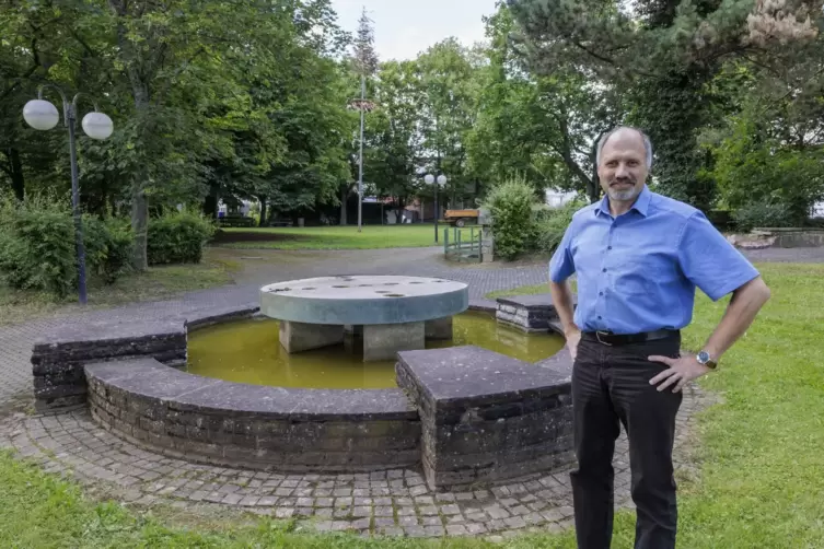 Sanitäre Anlagen, Wege und der Brunnen auf dem Johannes-Häberle-Platz im Ortsteil Steinwenden sollen umgestaltet werden. Das ist