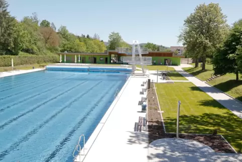 Das Freibad in Winnweiler bereitet sich auf Swim&Run vor. 