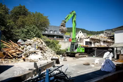 Nach Hoteleinsturz in Kröv - Abrissarbeiten