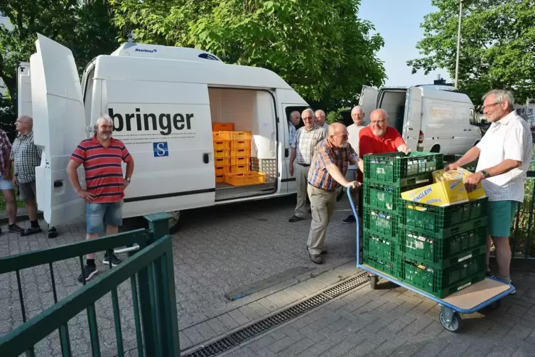 Der Fahrdienst der Pirmasenser Tafel wird vor allem von ehrenamtlichen Senioren organisiert. 