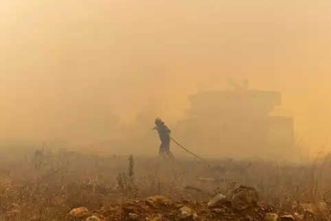 Großbrand nahe Athen