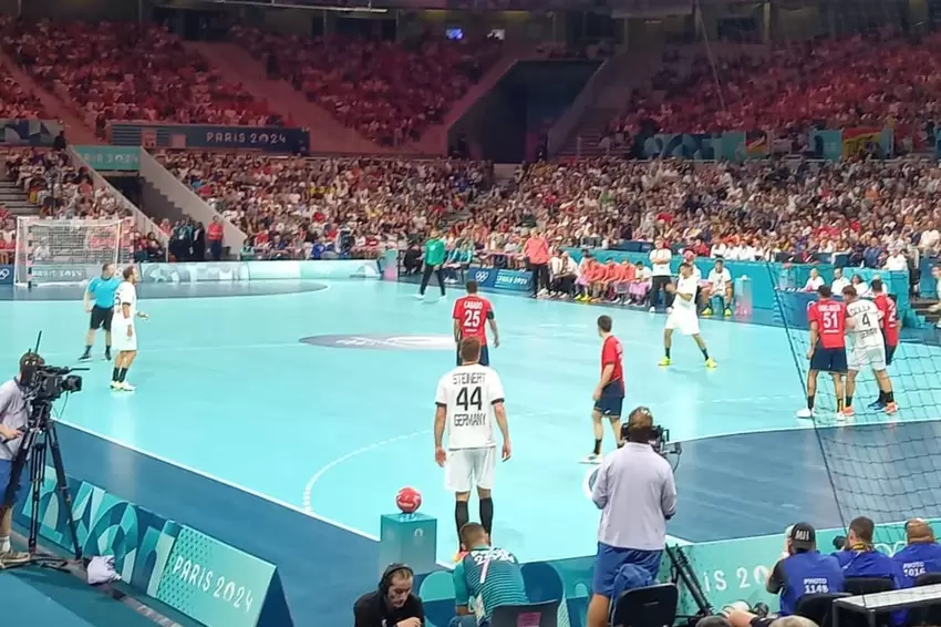 Die deutschen Handballer treffen im Halbfinale auf Spanien.