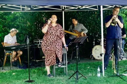 Kuseler Sommermusik mit „Schönen Tönen“: Joyce und Sven Sommer auf der Rotenturmwiese.