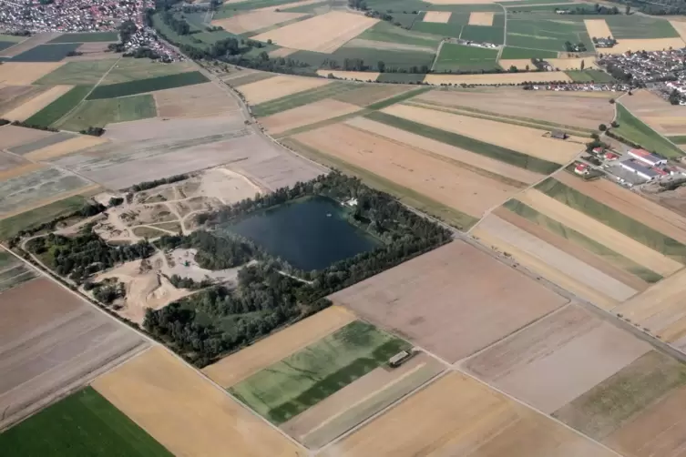 Das Landesamt für Geologie und Bergbau hatte eine erste Genehmigung für die Erdöl-Bohrung erteilt. Diese soll gegenüber der Sand