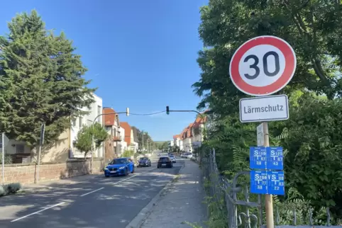 Auf der Asselheimer Straße gilt’s schon, in Asselheim hingegen noch nicht: Tempo 30 aus Lärmschutzgründen. 