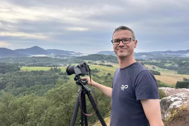 Bei einer Foto-Safari: André Straub auf den Geiersteinen in der Südwestpfalz.