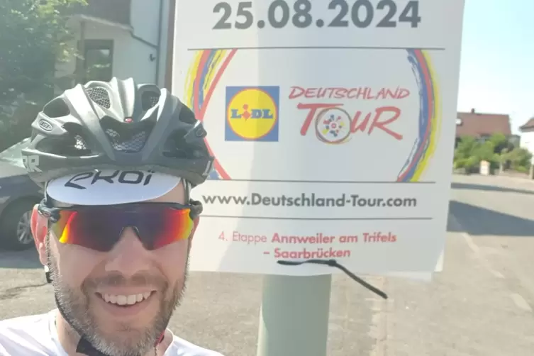 Mathias Meyer vor einem „Tour-Vorboten“ in Heltersberg, wo es eine Sprintwertung geben wird. 