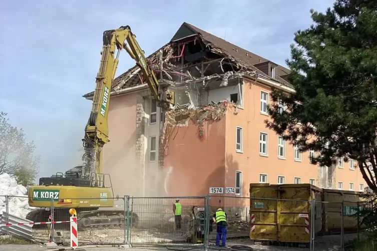 Es tut sich viel im Stadtbild: Abriss einer Kaserne auf Spinelli.