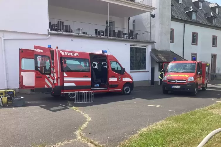 Die Feuerwehren aus Esthal und Frankeneck waren in der Klosterstraße im Einsatz. 