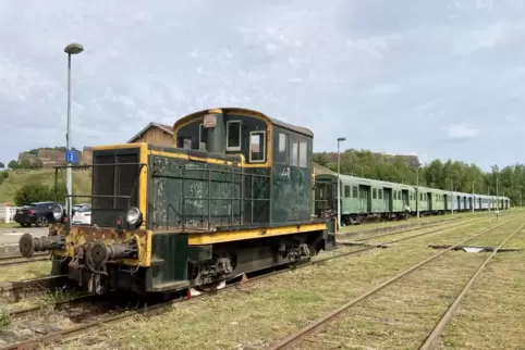 Der Verein in Bitsch besitzt inzwischen eine Diesellok und verwahrt historische Personenwaggons aus dem Jahr 1932, die restaurie