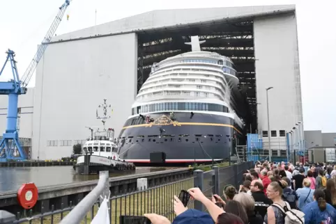 Ausdocken vom neuen Kreuzfahrtschiff „Disney Treasure“