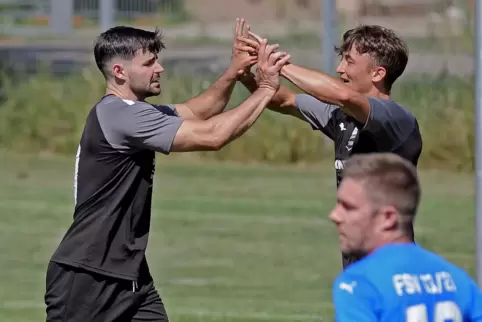 Sie wollen auch gegen Neustadt wieder jubeln: Die Friedelsheimer Joshua Aaron Eberle (links) und Matthias Hübner. 