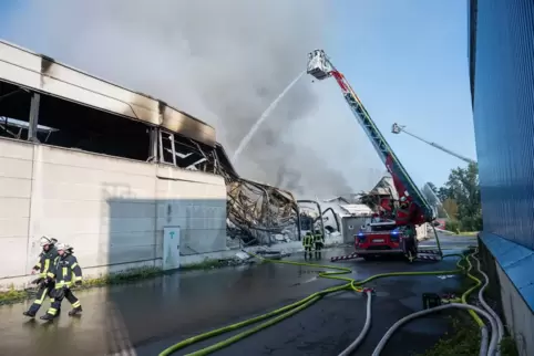 Brand einer Lagerhalle in Völklingen