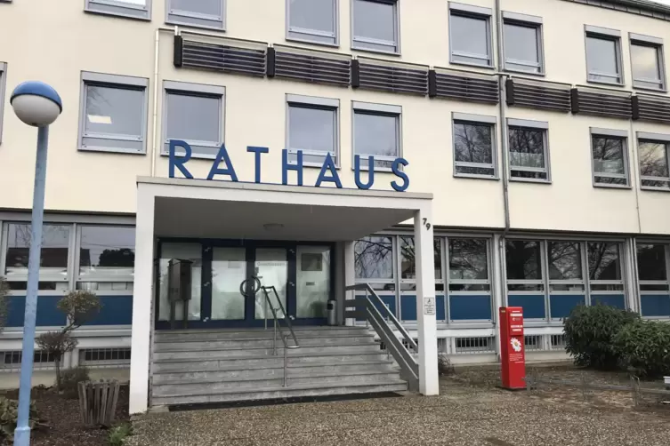 Hier im Rathaus der Verbandsgemeinde tagen Rat und Ausschüsse.