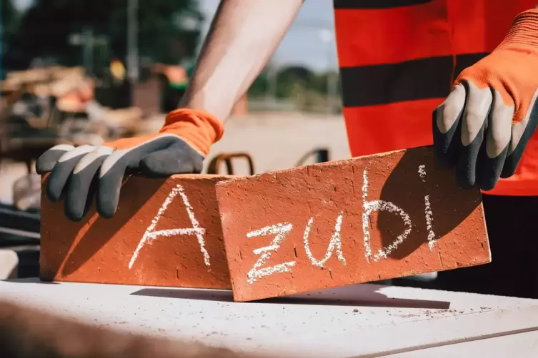 Wer sich als Jugendlicher in Neustadt beispielsweise für eine Ausbildung am Bau interessiere, habe gute Karten, sagt die Industr