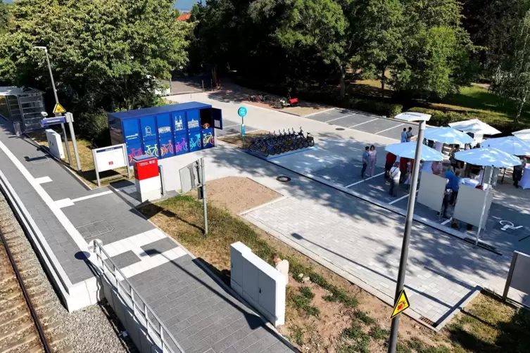 Der Westbahnhof von oben. Die Begrünung kommt noch. 