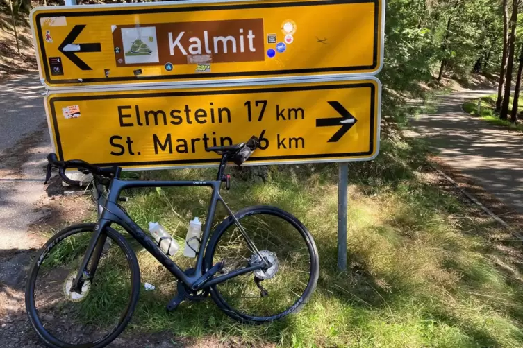 Der Gipfel des Pfälzer Radsports vor Augen: die Kalmit in Maikammer.