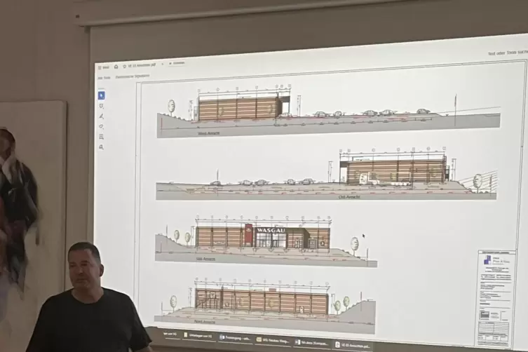 Projektleiter Andreas Kramatschek bei der Erläuterung des Vorhabens „WASGAU-Frischemarkt“ im Ortsgemeinderat Neupotz. 