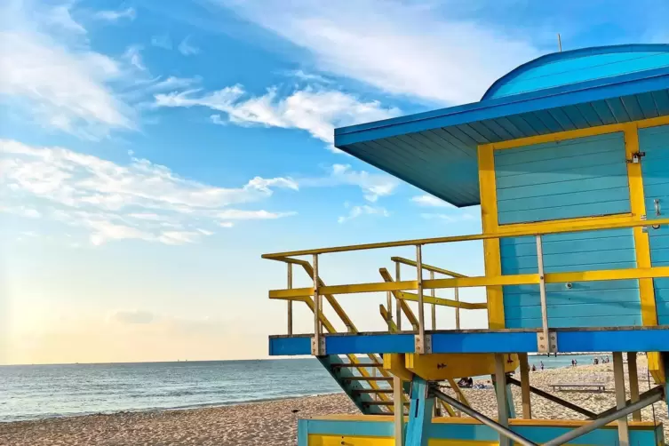 Das bunte Häuschen der Rettungsschwimmer in Miami Beach.