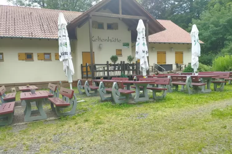 70 Plätze hat der Außenbereich der Keltenhütte. 