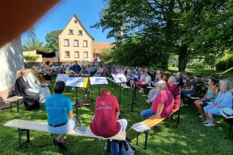 Deer ökumenische Gottesdienst fand im Freien statt. 