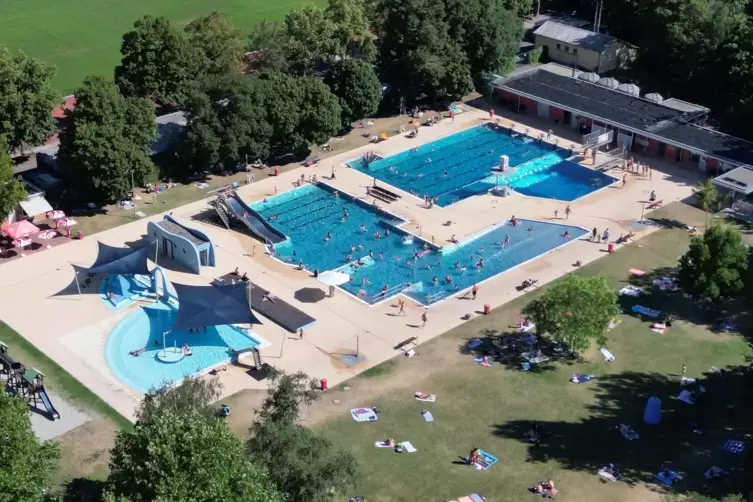 Erfrischung gefällig? Das Freibad im Prießnitzweg.