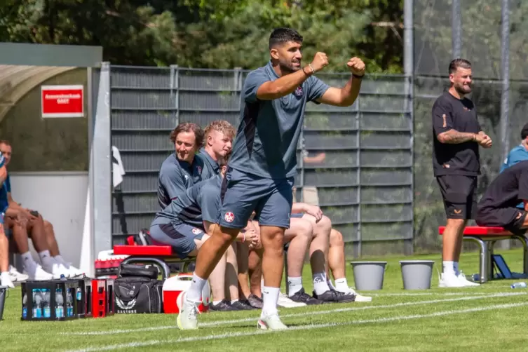 Er kann gegen Aachen aus dem Vollen schöpfen: Trainer Maurizio De Vico, der Coach der U17 des 1. FCK. 