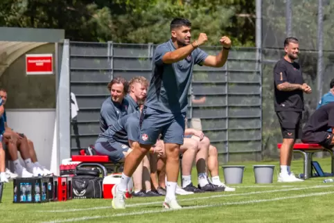 Er kann gegen Aachen aus dem Vollen schöpfen: Trainer Maurizio De Vico, der Coach der U17 des 1. FCK. 