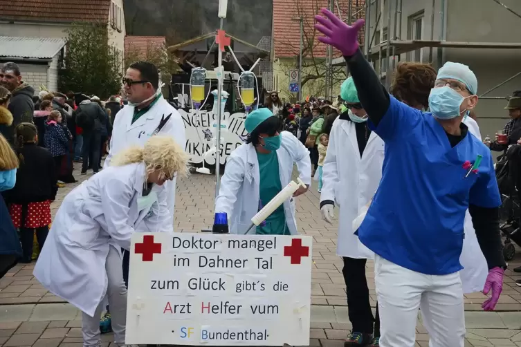 Das Thema Ärztemangel im Dahner Tal ist nicht neu. Schon vor fünf Jahren hatten es Bundenthaler Narren bei ihrem Fasnachtsumzug 