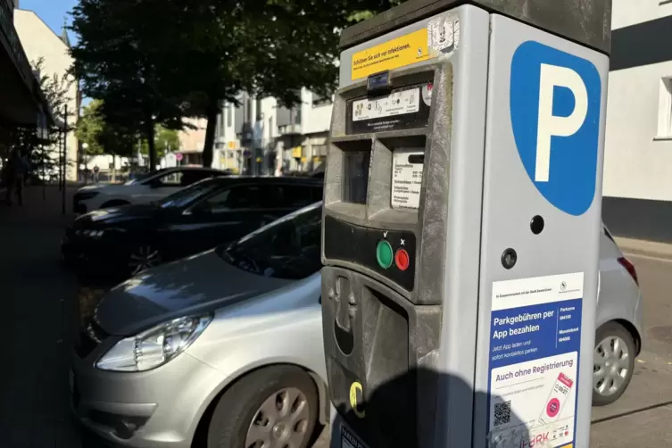 Nach dem „Pariser Modell“ kostet der Opel Corsa keine höheren Parkgebühren. Fahrer eines VW Tiguan müssten hingegen deutlich tie