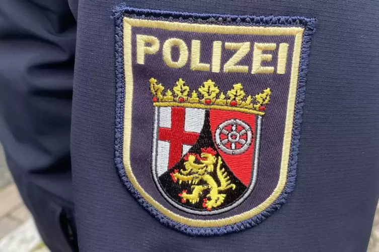 Eigentümer von aus Autos gestohlenen Gegenständen sollen sich bei der Polizei Landstuhl melden. 