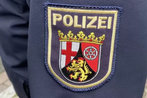 Eigentümer von aus Autos gestohlenen Gegenständen sollen sich bei der Polizei Landstuhl melden. 