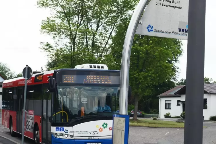 Oberstufen- und Berufsschüler müssen ihre Busfahrkarten selbst bezahlen.