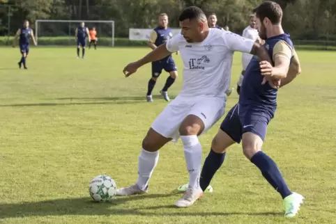 Îst sich offenkundig nicht zu schade, auch in Reihen der Zweiten Mannschaft in der C-Klasse zu spielen: Erlenbachs Spielertraine