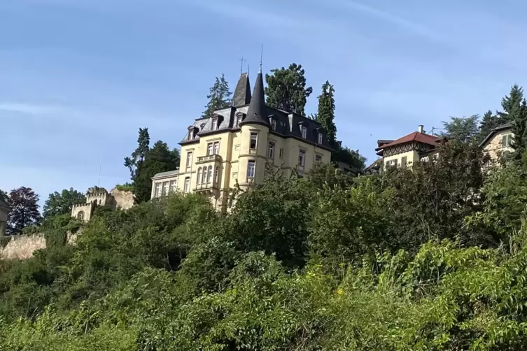 Prägt das Weindorf und ist an vielen Stellen der Blickfang: das Haardter Schloss.