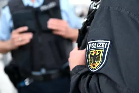 Bundespolizisten nahmen den Mann in einem Zug fest.