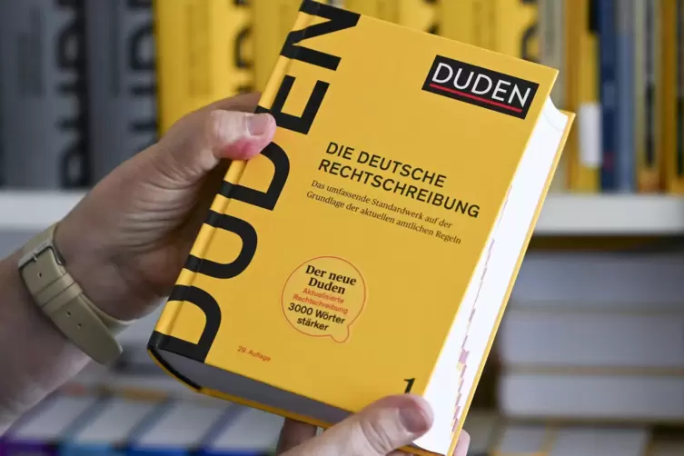 Der neue Duden ist mit 151.000 Wörtern so umfangreich wie noch nie. 