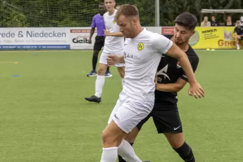 Obersülzens Spielertrainer Göran Garlipp (links).